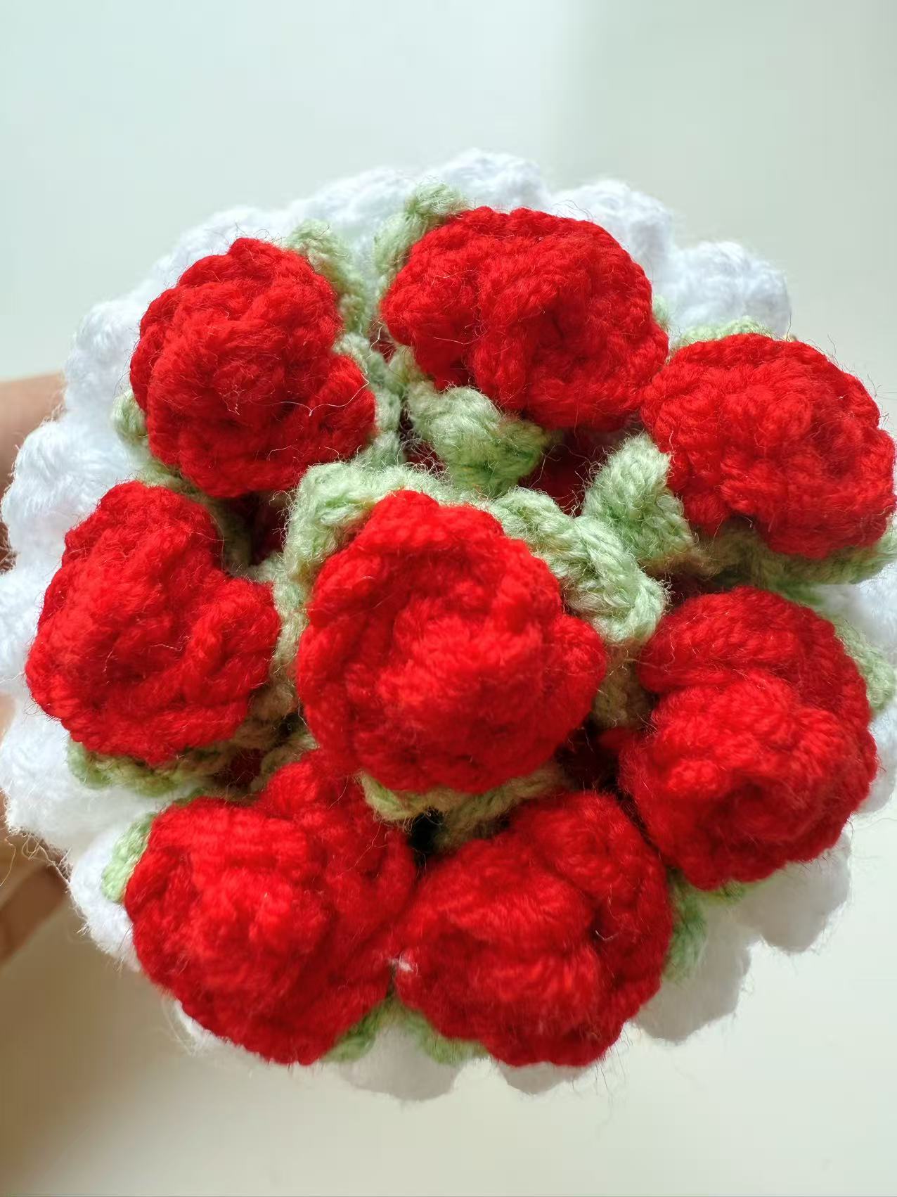 SENSE RIOT Hand-Crocheted Rose Bouquet Keychain, Floral Bag Charm, Romantic Accessory