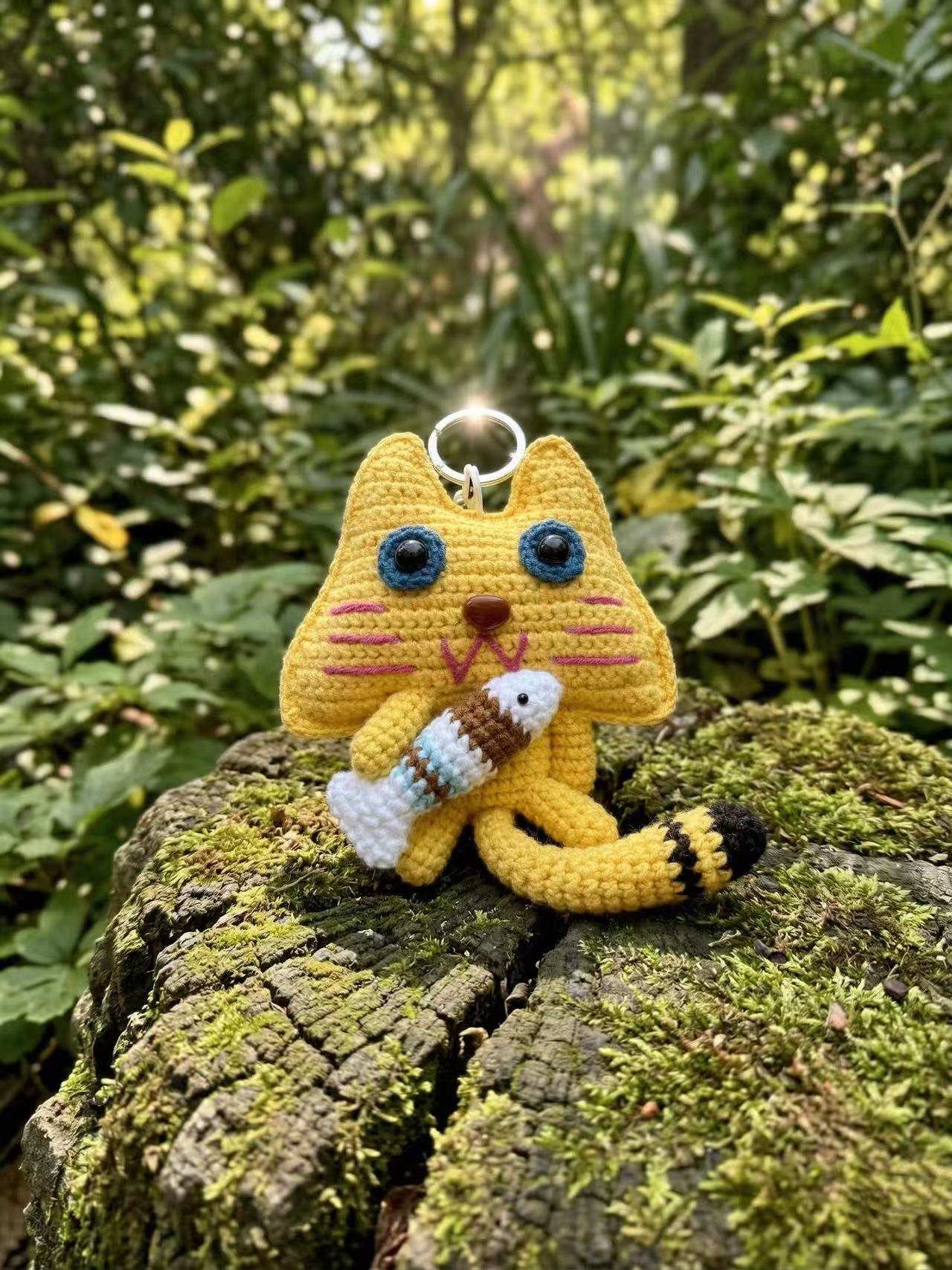 Yellow Crochet Cat Keychain with Fish, Kawaii Amigurumi Bag Charm, Animal Accessory