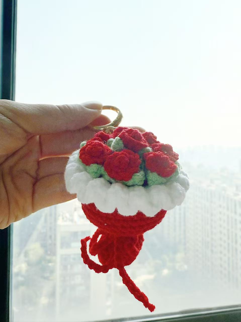 SENSE RIOT Hand-Crocheted Rose Bouquet Keychain, Floral Bag Charm, Romantic Accessory