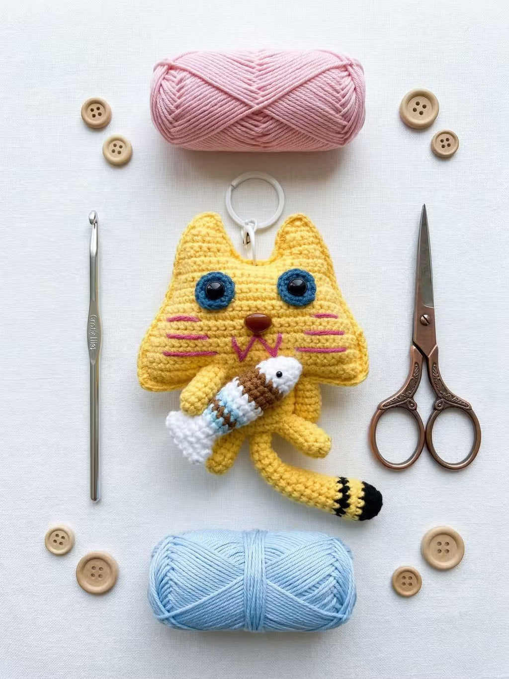 Yellow Crochet Cat Keychain with Fish, Kawaii Amigurumi Bag Charm, Animal Accessory