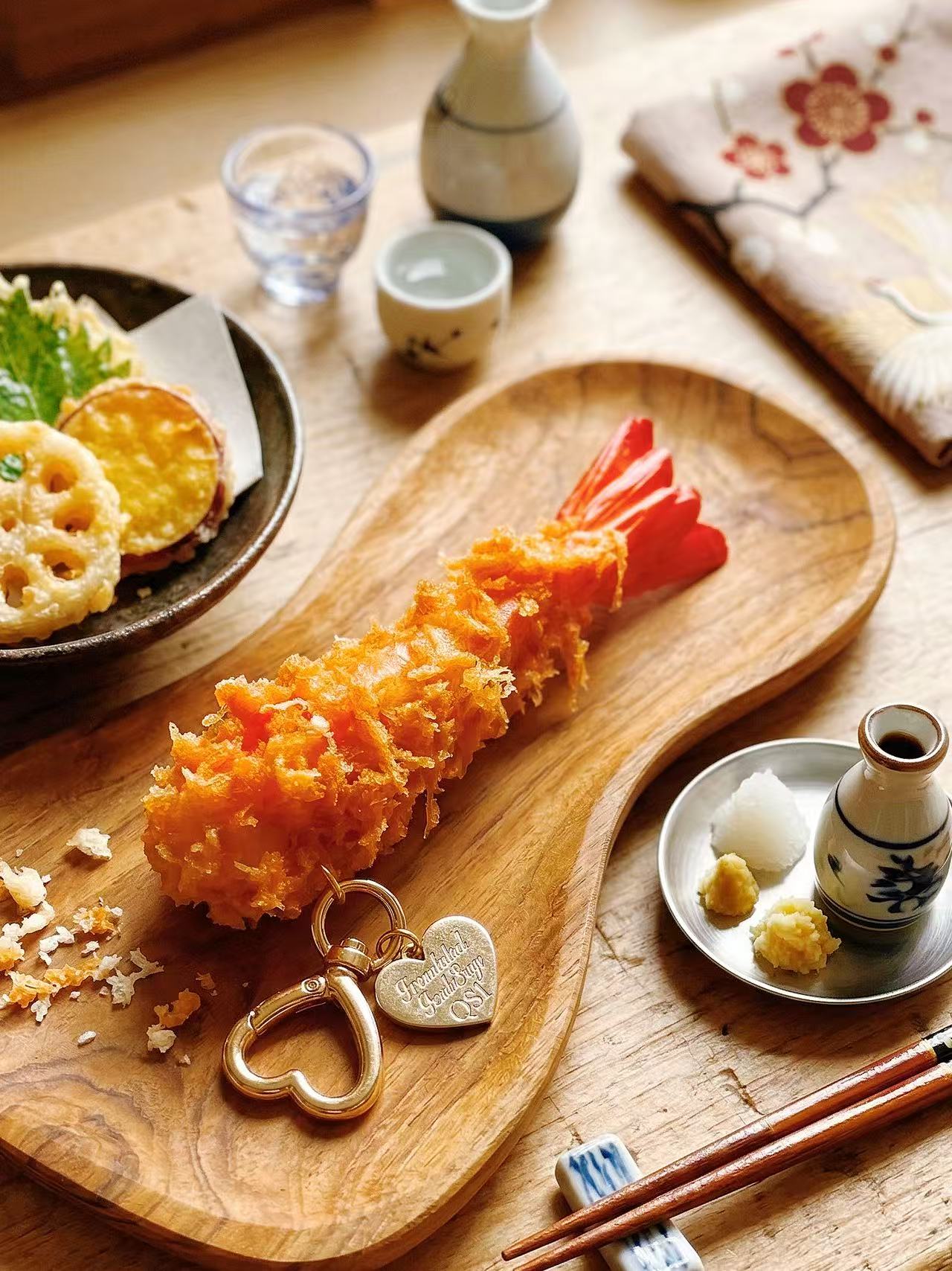 Hyper-Realistic Tempura Shrimp Keychain — Handmade Simulation Fried Prawn Bag Charm — Funny Foodie Gift & Kawaii Accessory