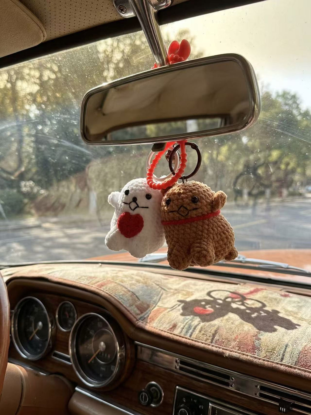 Magnetic Best Friend Crochet Plush Keychain - Cute Couple Cat & Dog Amigurumi Bag Charm - Handmade Anniversary Gift for Lovers, BFF Gift Set